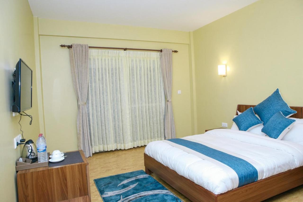 Om Gaura Hotel โพคารา ภายนอก รูปภาพ