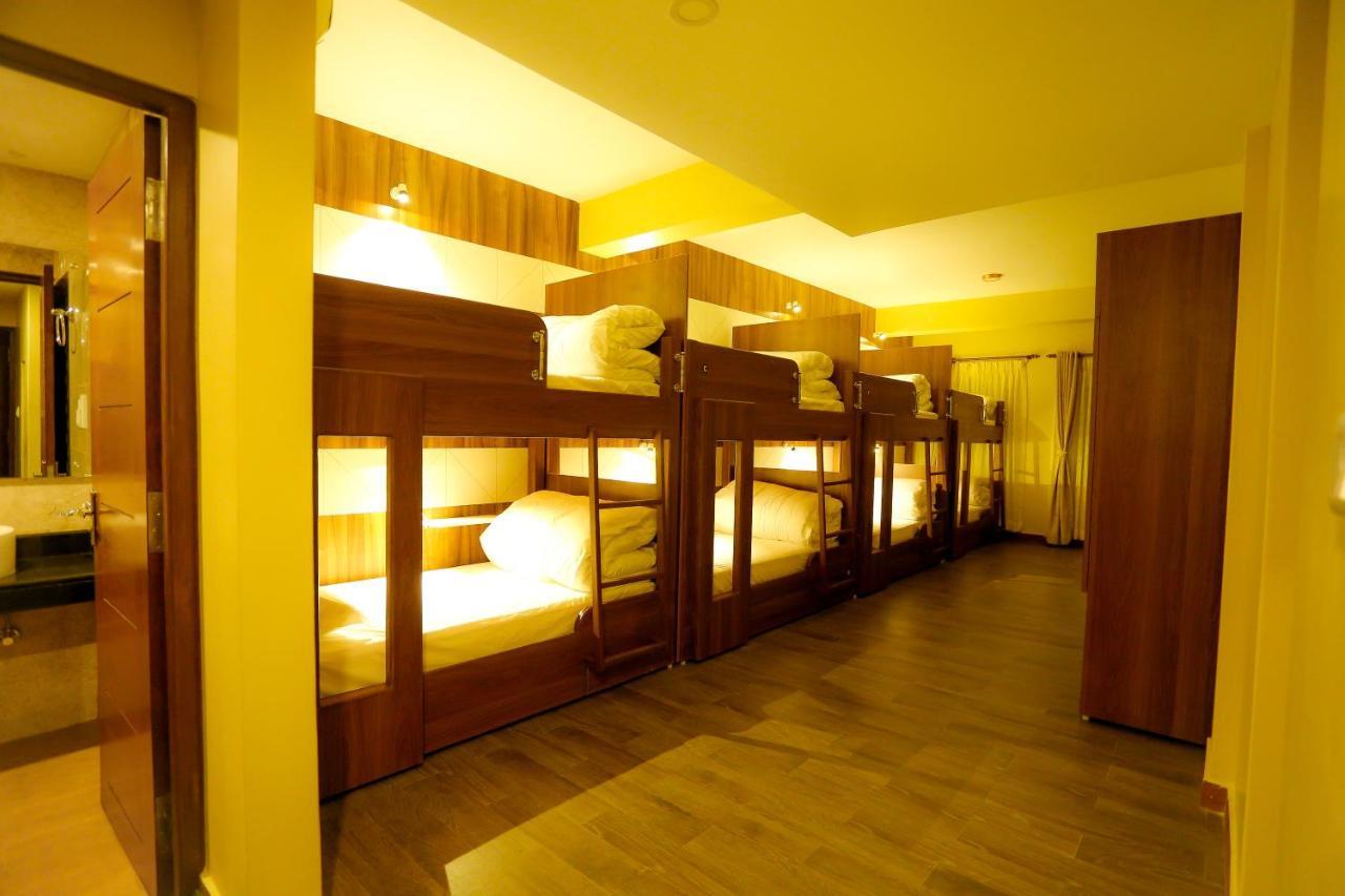 Om Gaura Hotel โพคารา ภายนอก รูปภาพ