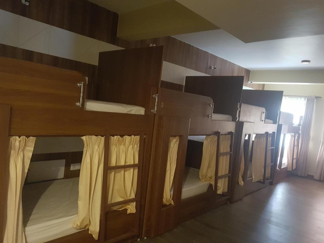 Om Gaura Hotel โพคารา ภายนอก รูปภาพ