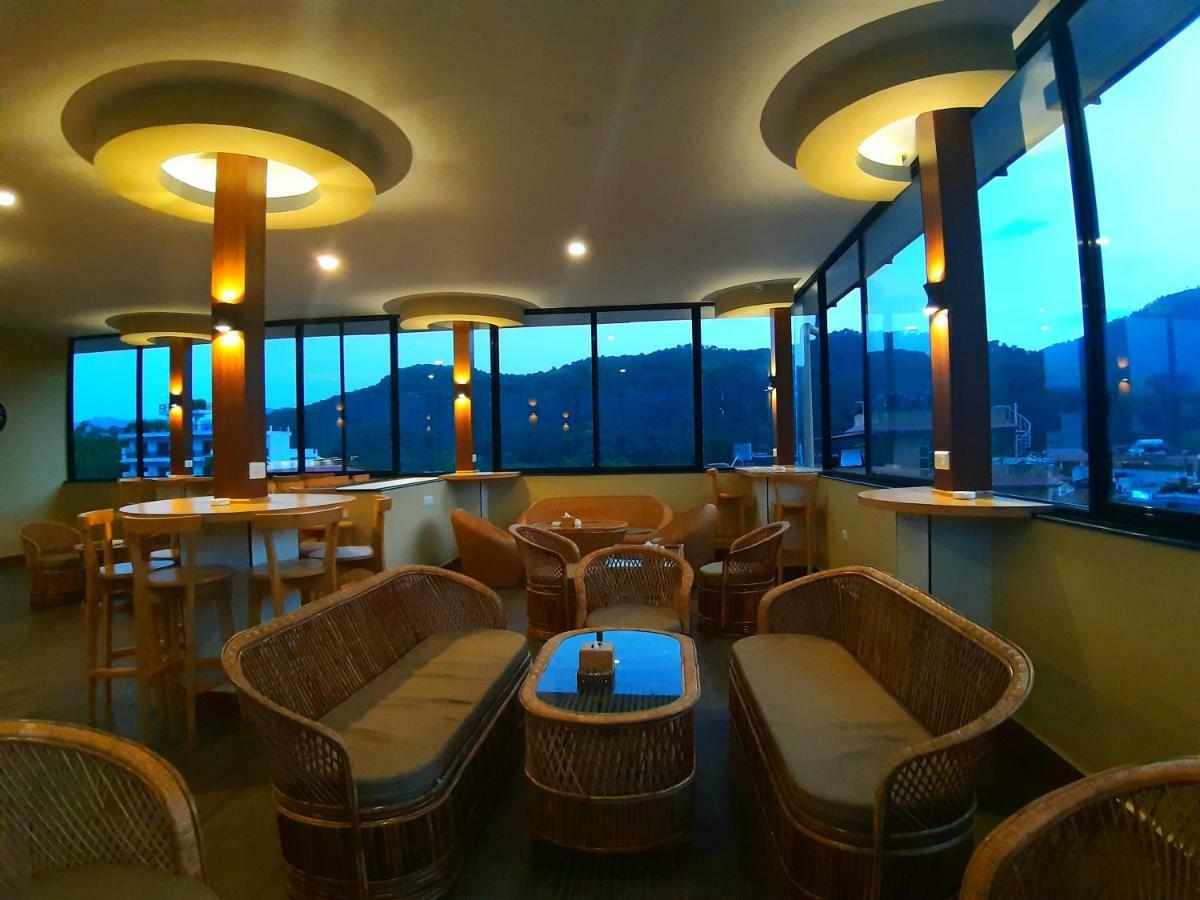 Om Gaura Hotel โพคารา ภายนอก รูปภาพ